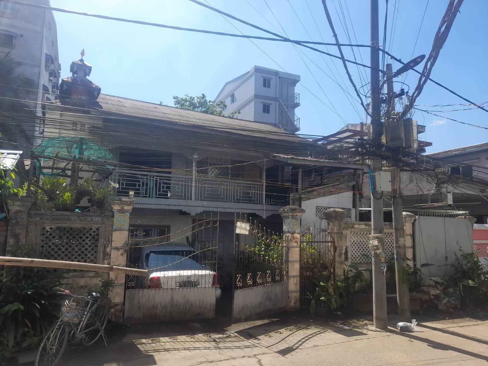 သာကေတမြို့နယ်ရှိလုံးချင်းအရောင်း