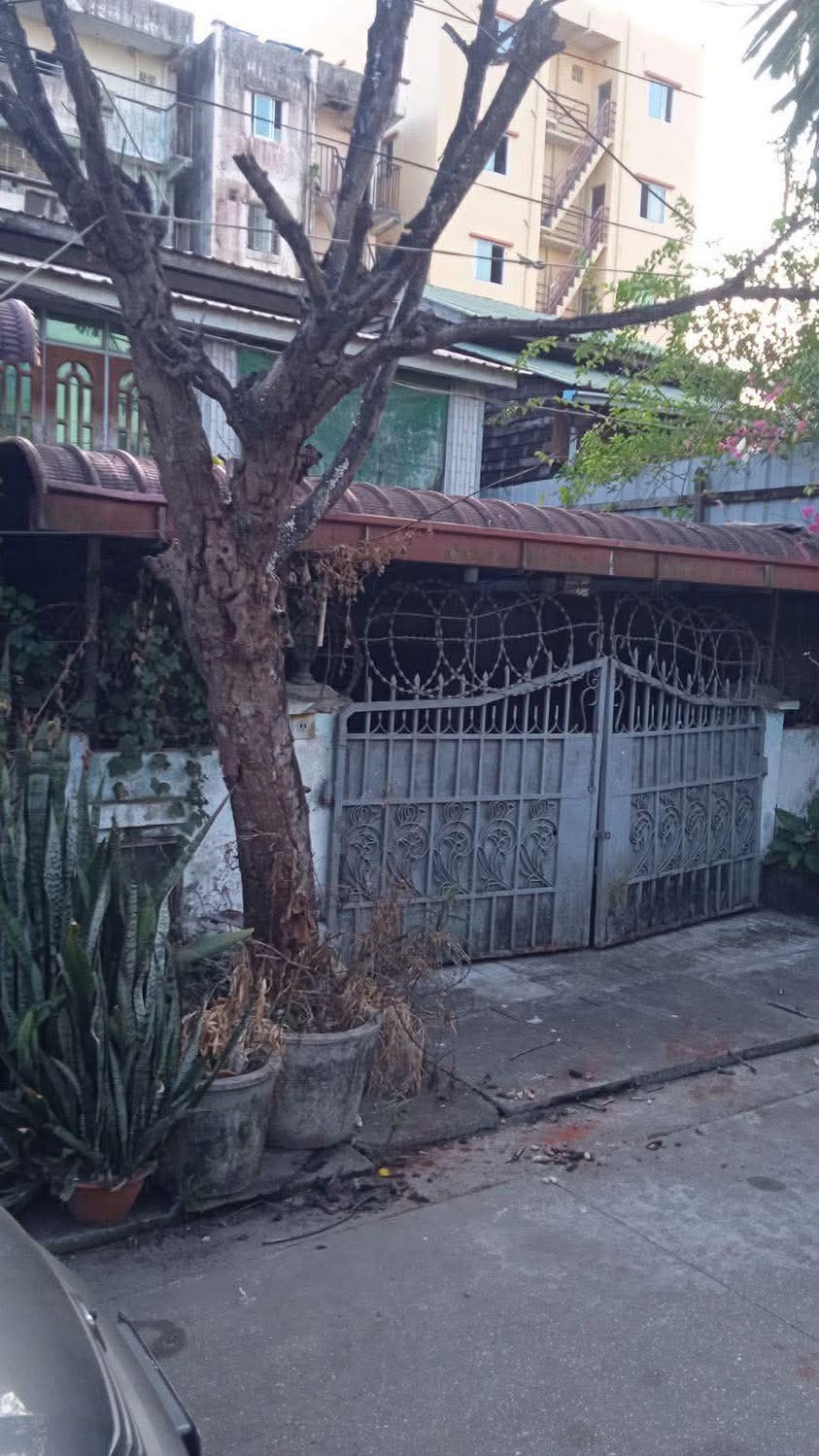 သာကေတမြို့နယ်ရှိလုံးချင်းအိမ်အရောင်း