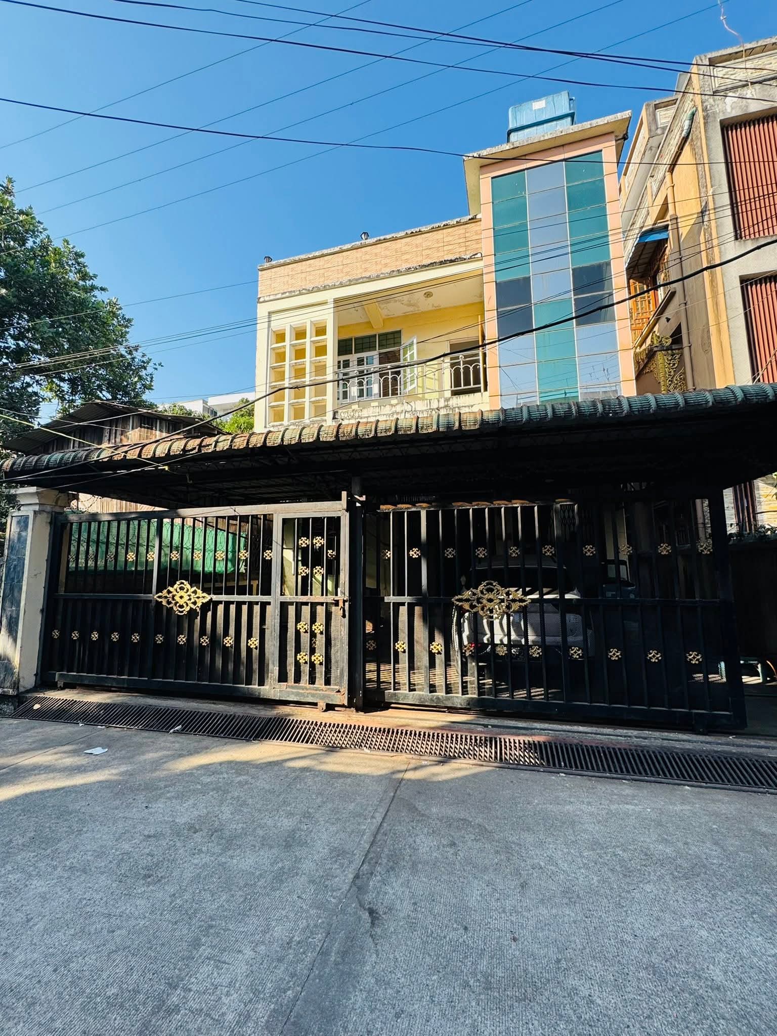 အင်းစိန်မြို့နယ်ရှိလုံးချင်းအရောင်း