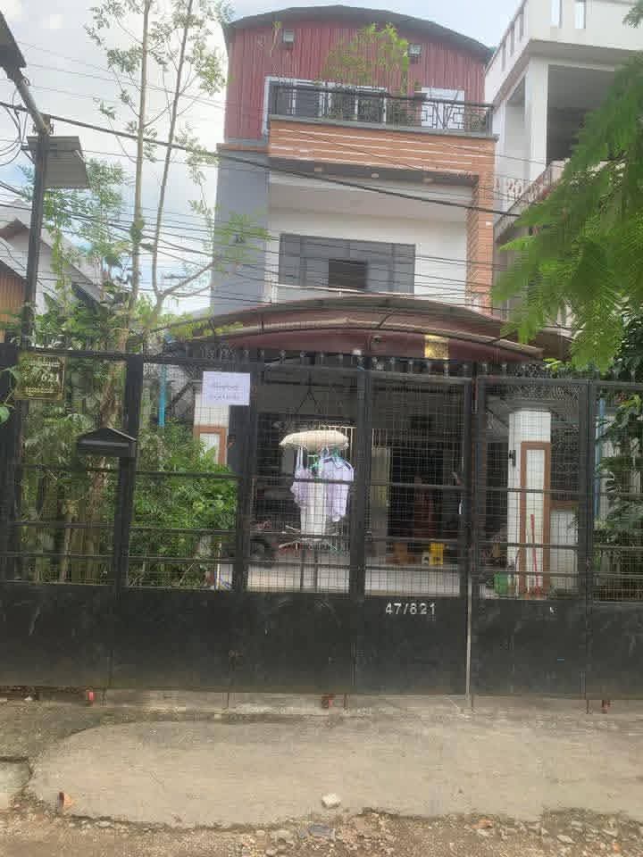 မြောက်ဒဂုံမြို့နယ်ရှိ လုံးချင်းအရောင်း