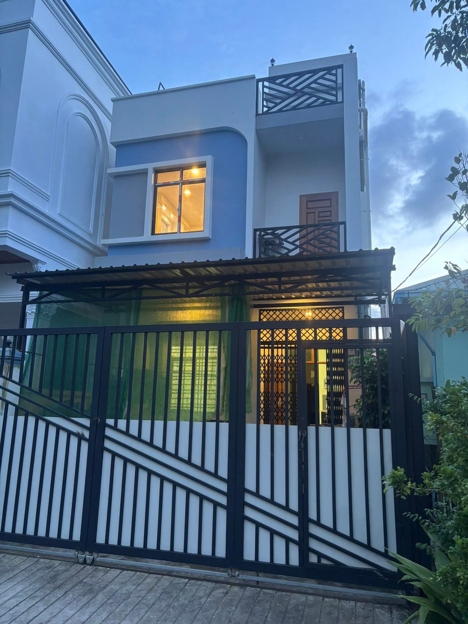 အရှေ့ဒဂုံမြို့နယ်ရှိလုံးချင်းအရောင်း