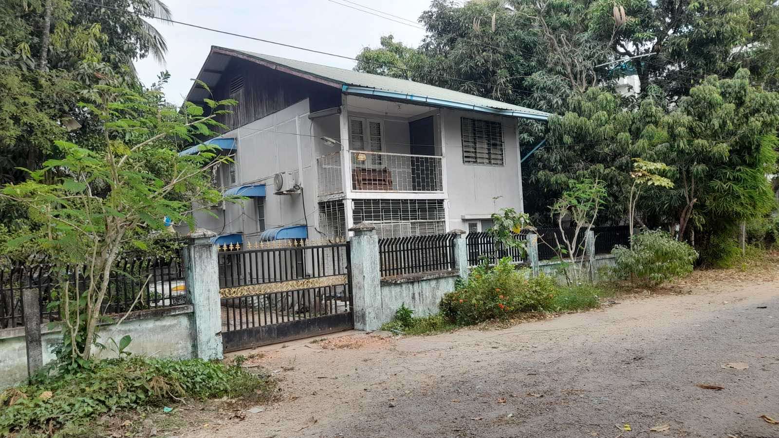 သာကေတမြို့နယ်ရှိလုံးချင်းအရောင်း