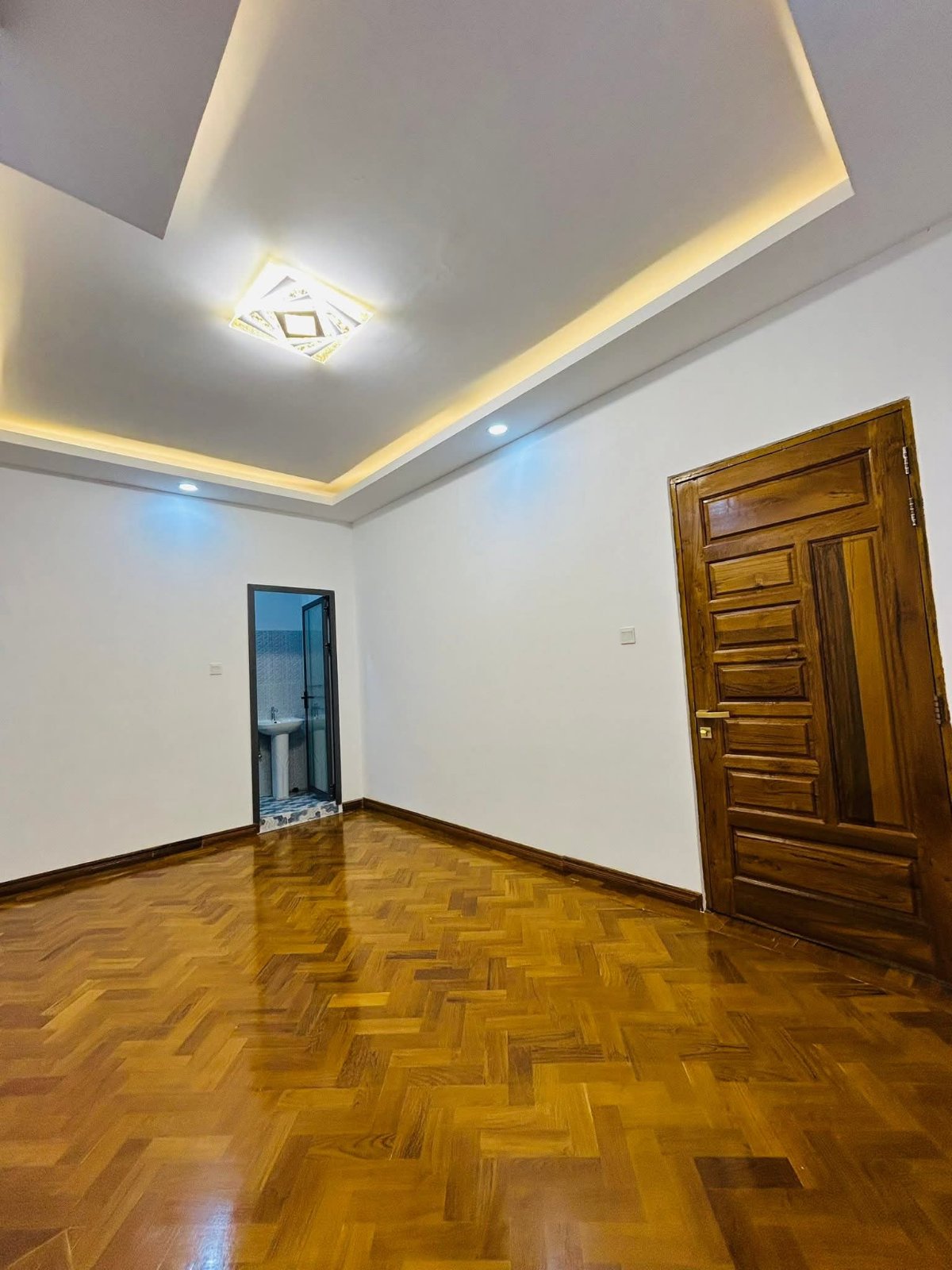 မြောက်ဒဂုံမြို့နယ်လုံးချင်းအရောင်း