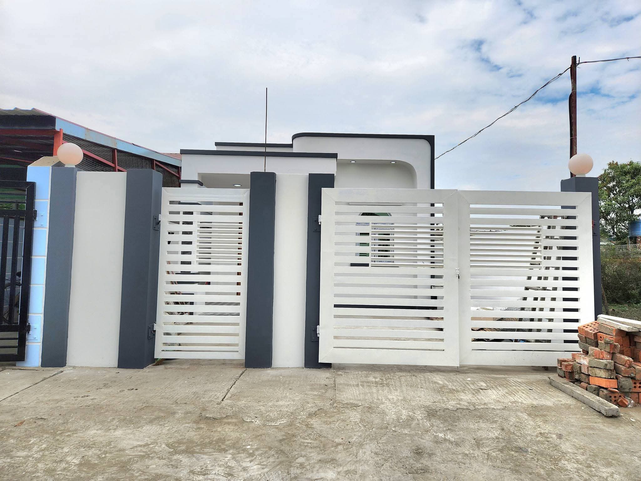 ဒဂုံဆိတ်ကမ်းလုံးချင်းအရောင်း