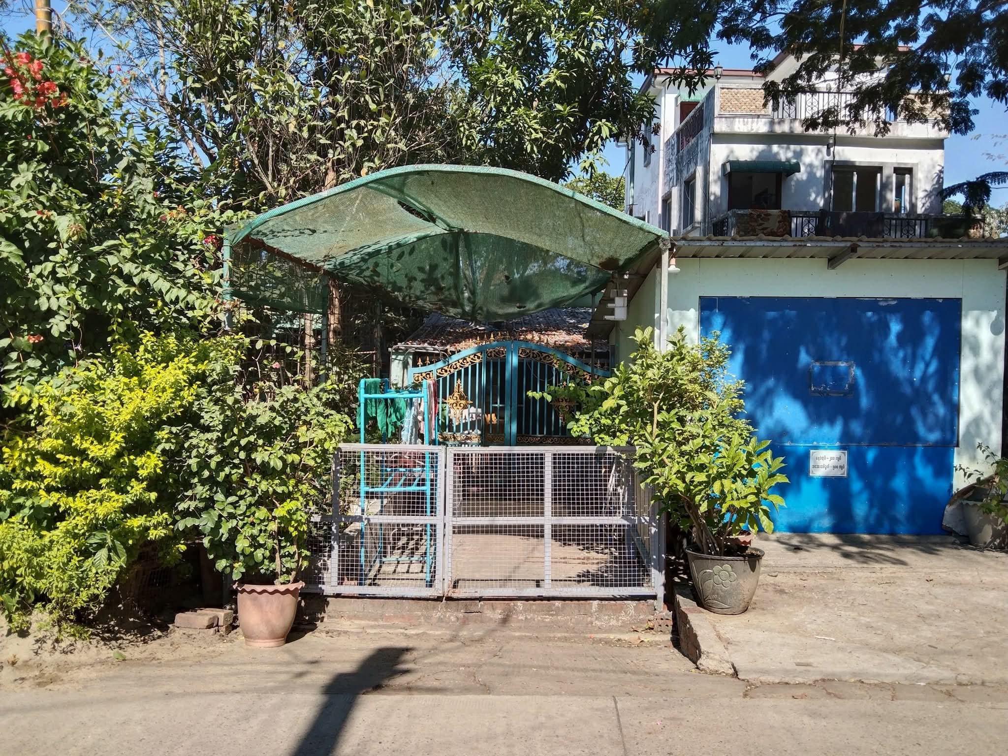 အရှေ့ဒဂုံမြို့ရှိလုံးချင်းအရောင်း